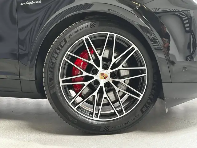 Porsche Cayenne view 8