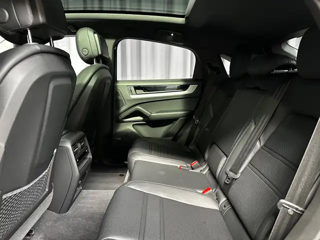 Porsche Cayenne view 29