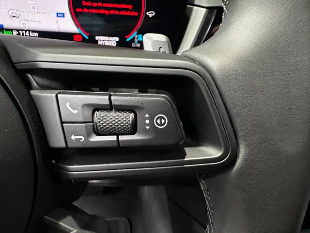 Porsche Cayenne view 19