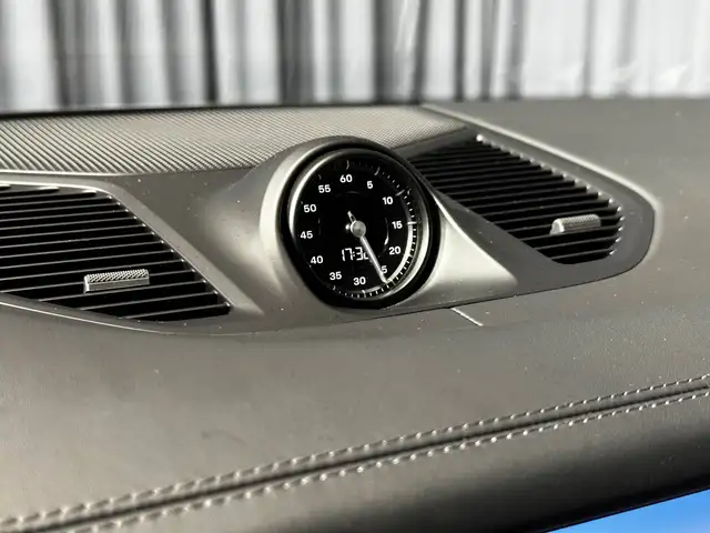 Porsche Cayenne view 22