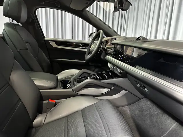 Porsche Cayenne view 10