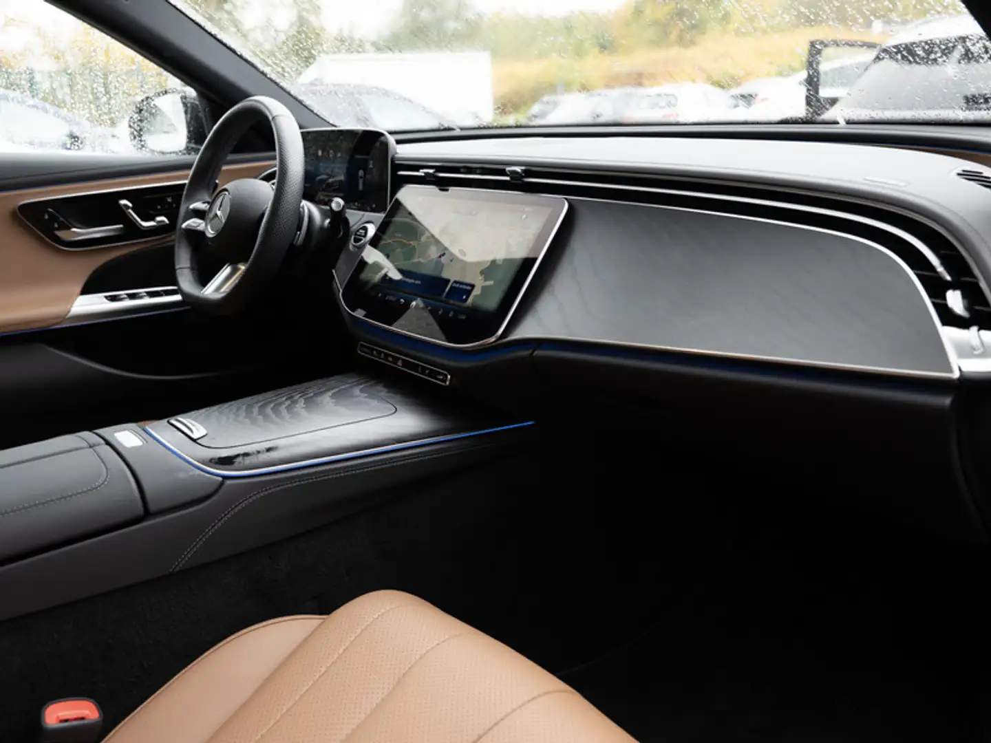 Mercedes-Benz E 300 de 4M T AMG-Sport/Pano/AHK/Distr/Memo/19' Schwarz - 2