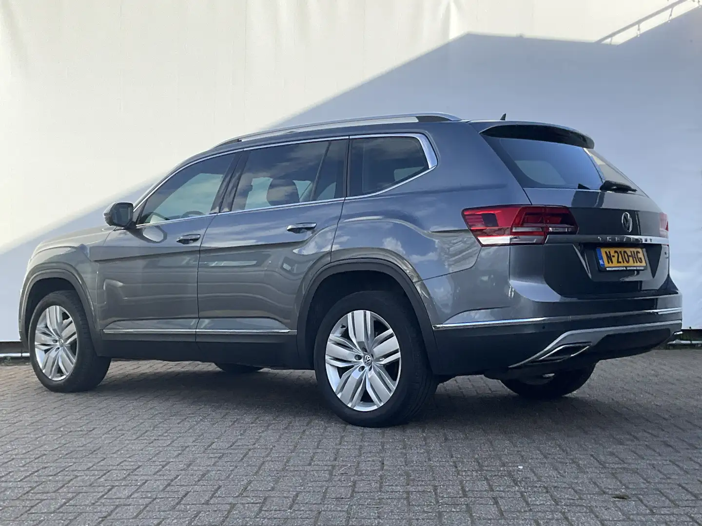 Volkswagen Atlas 3.6 VR6 277pk 7-Pers Pano Memory Stoelverw+Ventila Grau - 2