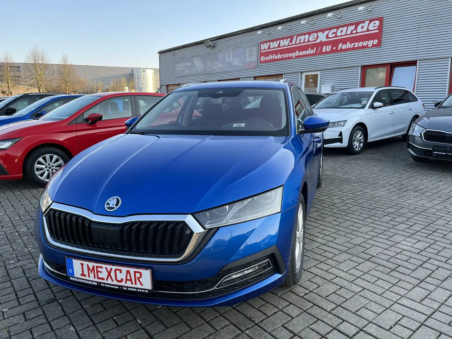 Skoda Octavia 2,0 TDI DSG Style Combi + Navigation + ACC + Voll Blau - 1