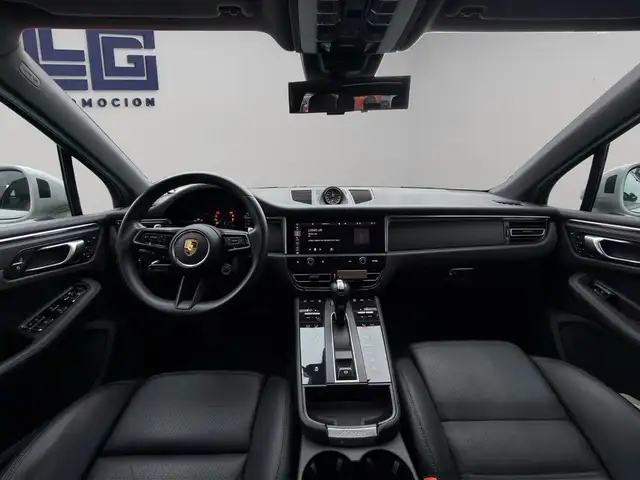 Porsche Macan view 15