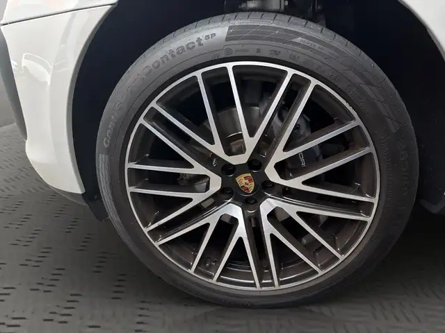 Porsche Macan view 9