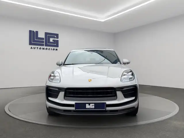 Porsche Macan view 2