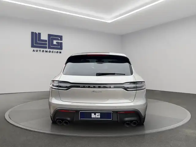 Porsche Macan view 8