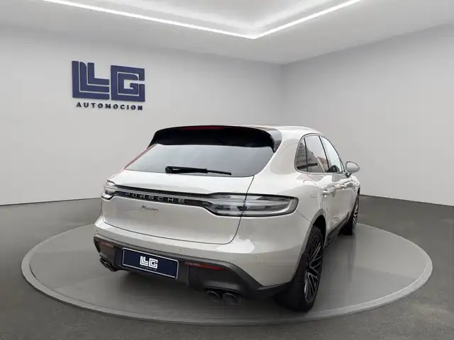 Porsche Macan view 4