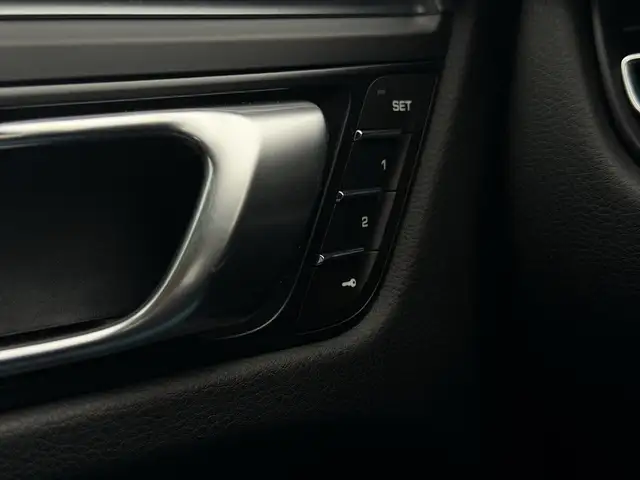 Porsche Macan view 13