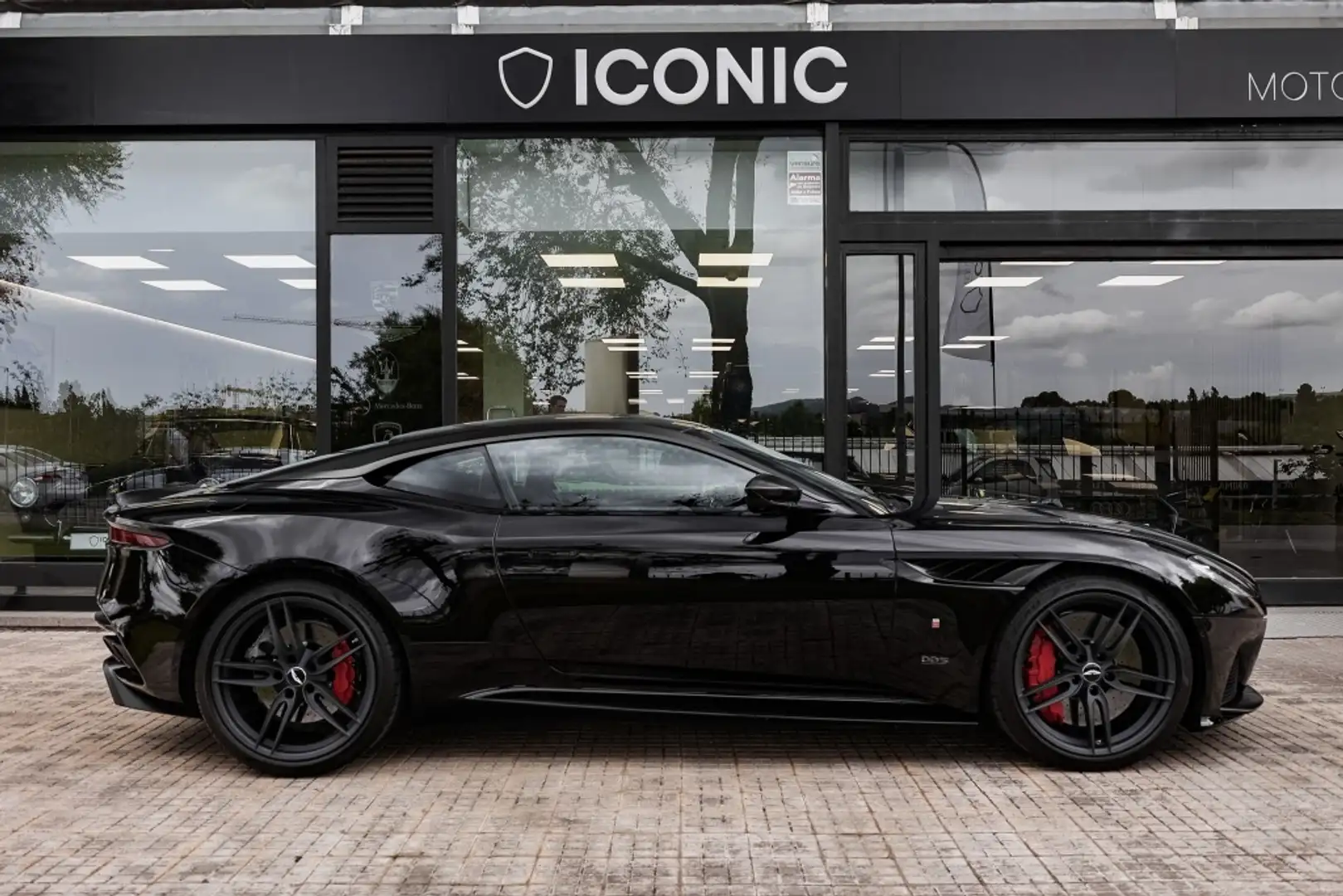 Aston Martin DBS Superleggera Negru - 2
