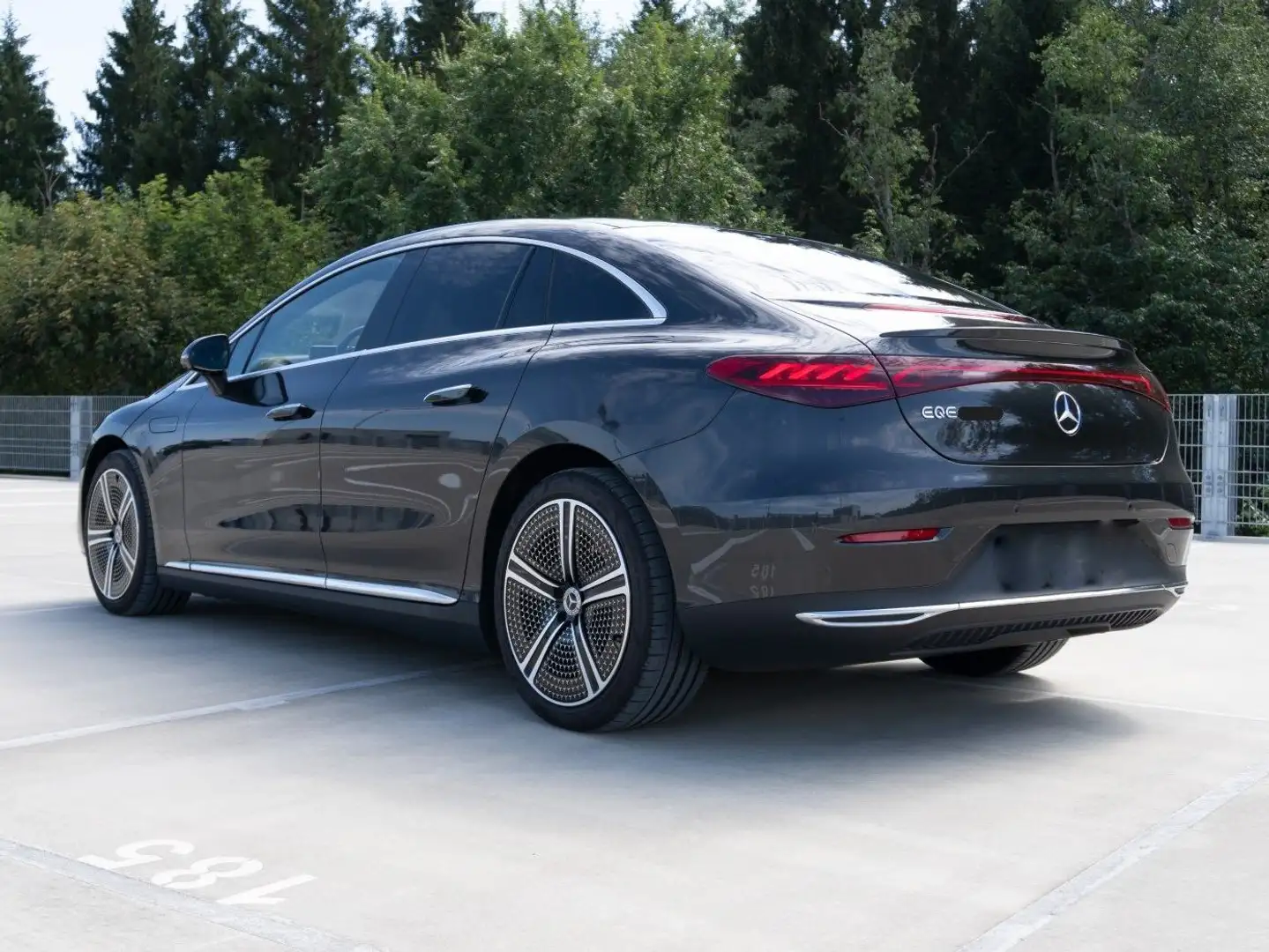 Mercedes-Benz EQE 300 HYPERSCREEN HERFST ACTIES tot eind november Grijs - 1