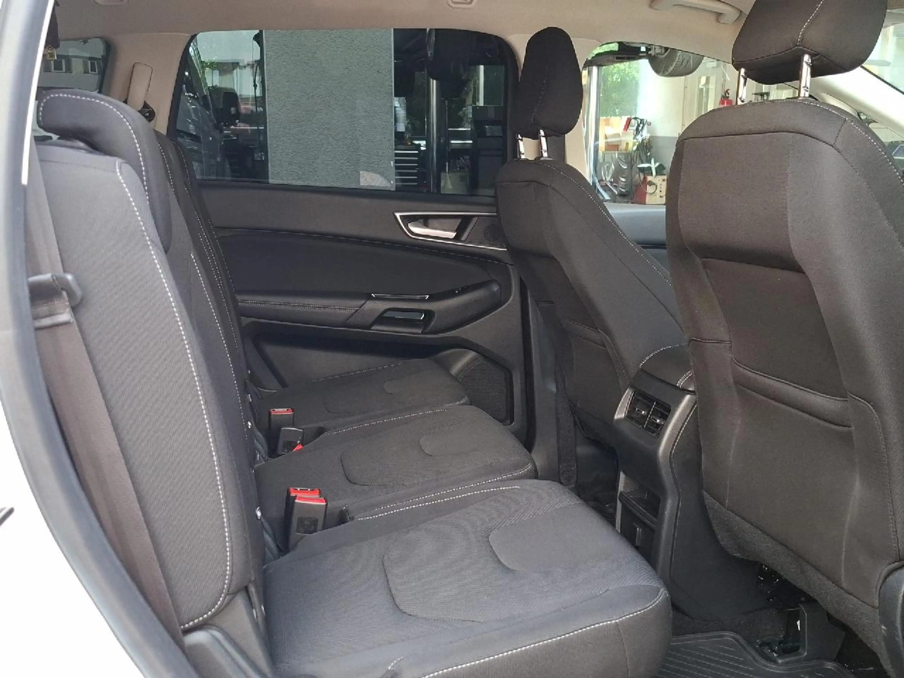 Ford S-Max Titanium — photo 13