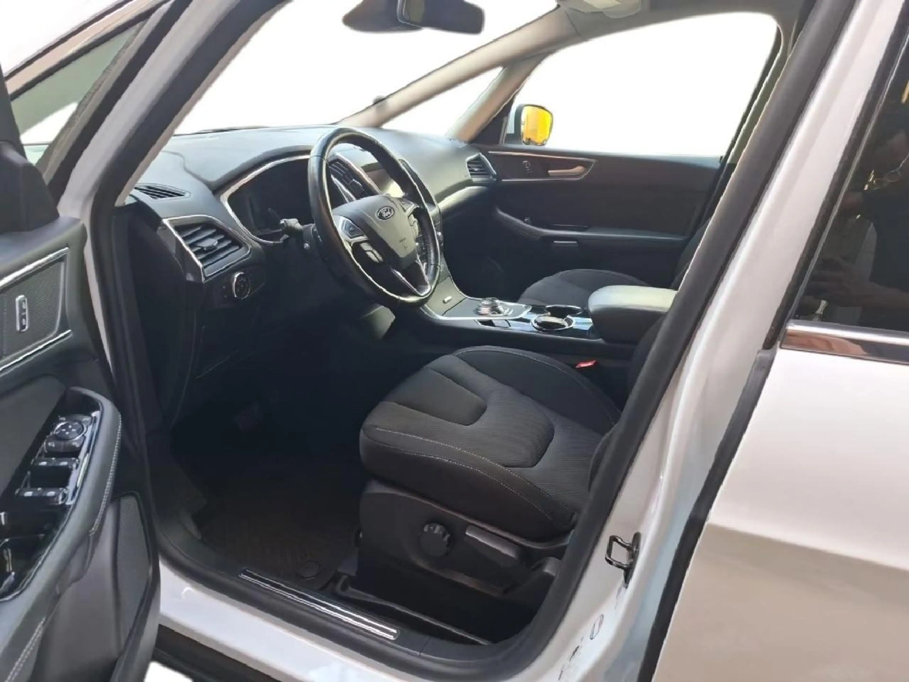 Ford S-Max Titanium — photo 10