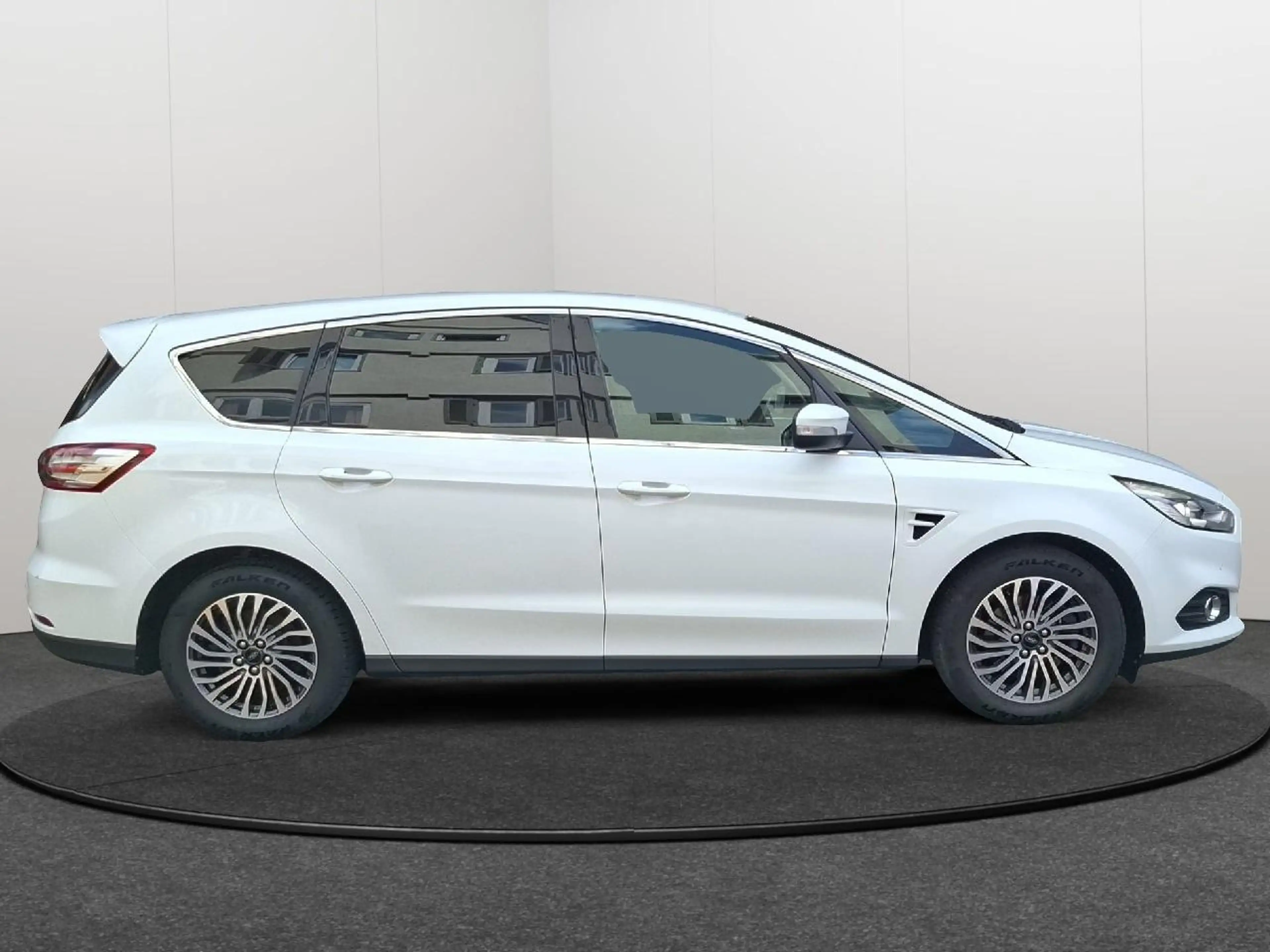 Ford S-Max Titanium — photo 7