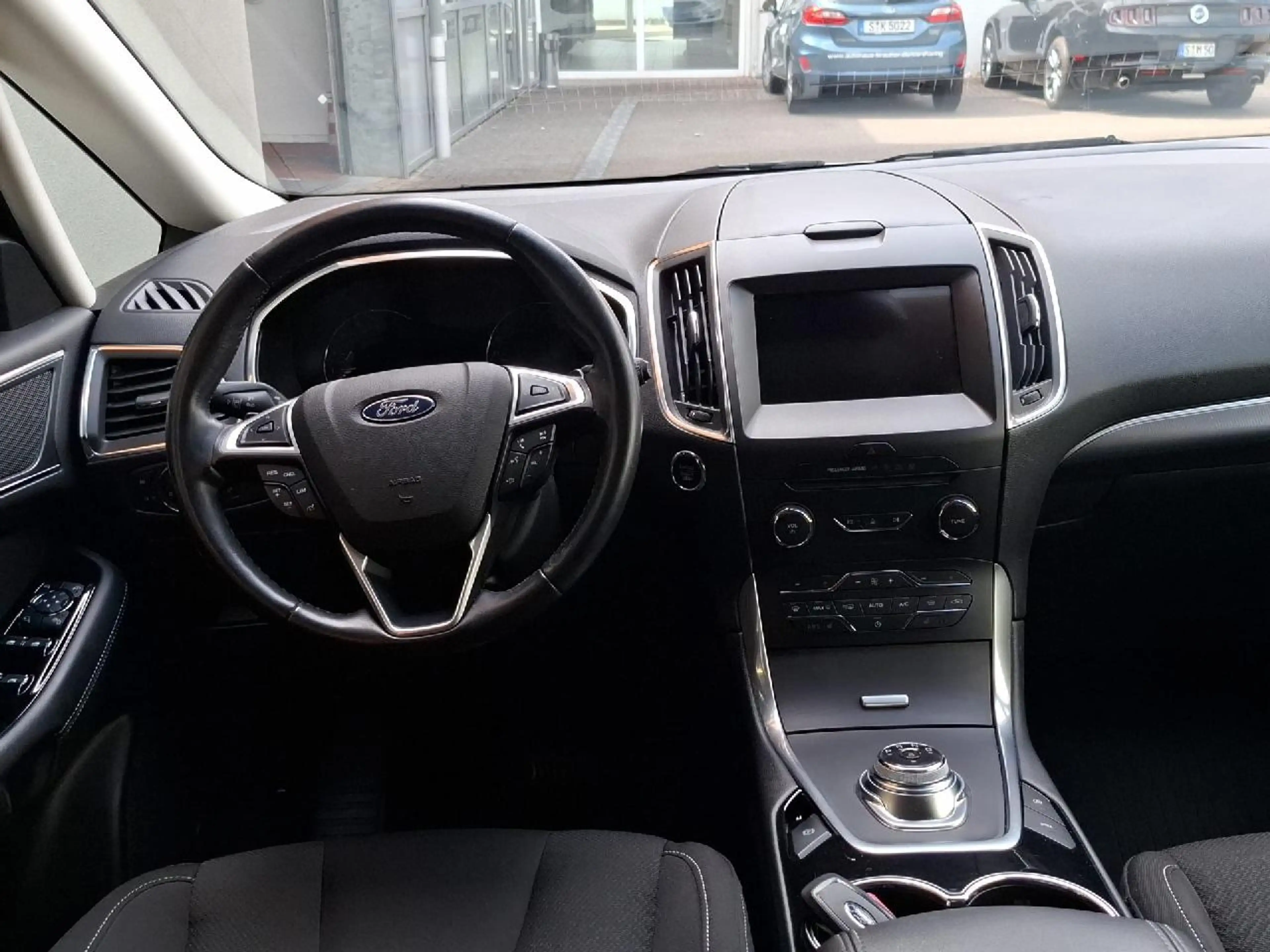 Ford S-Max Titanium — photo 9