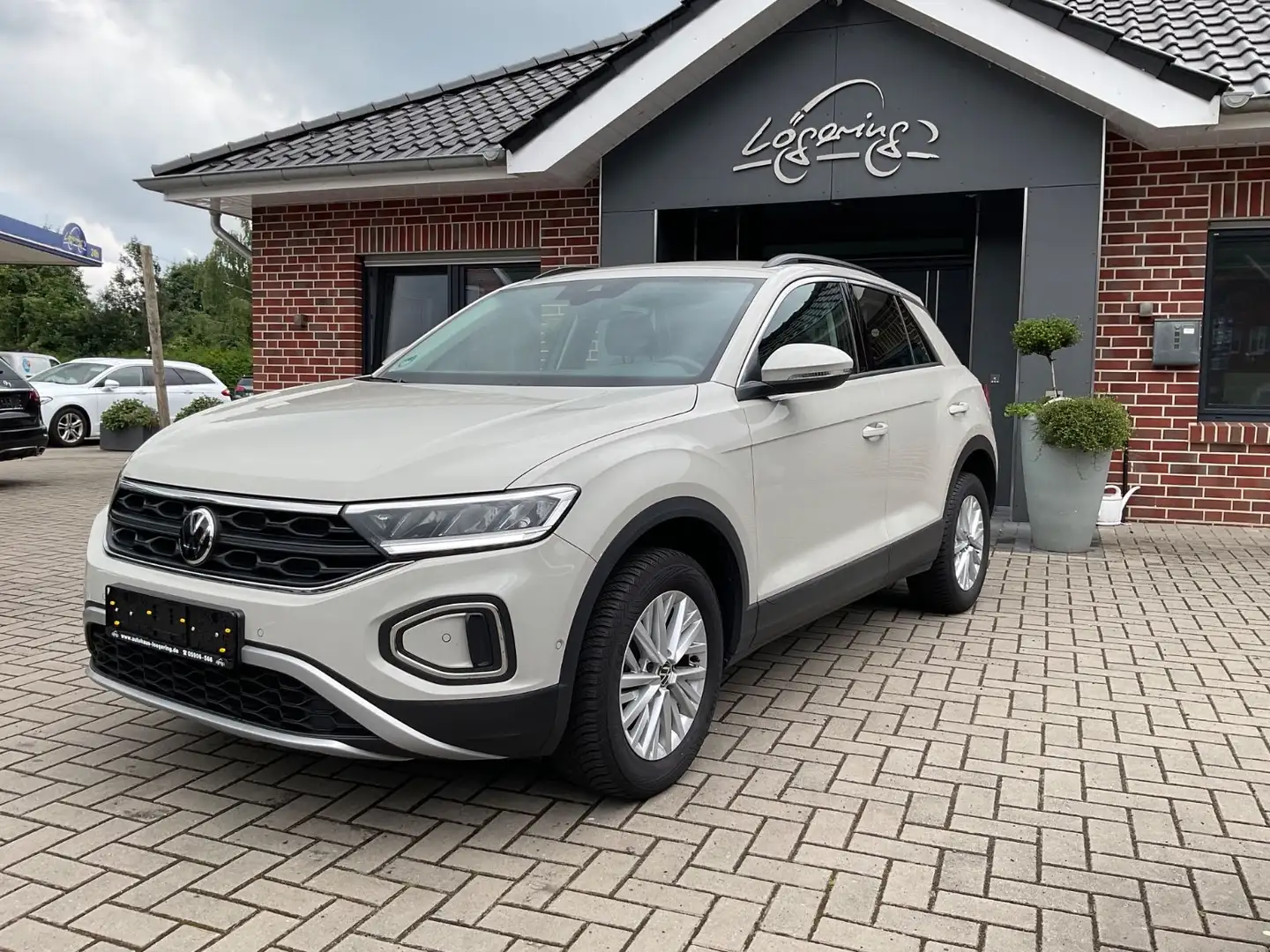 Volkswagen T-Roc 1.5 TSI DSG Life,AHK,Navi,LED,GJR - 1