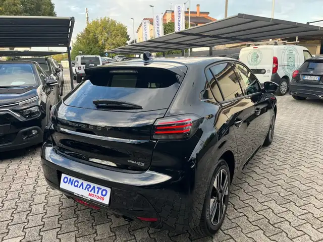 Peugeot 208 view 5