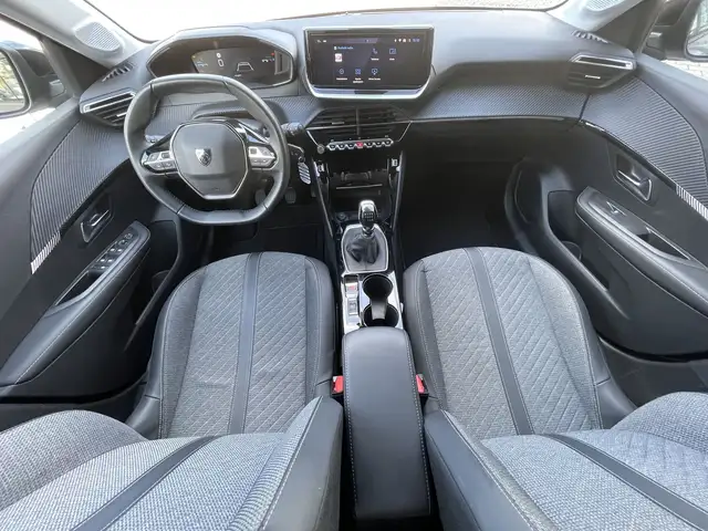 Peugeot 208 view 8