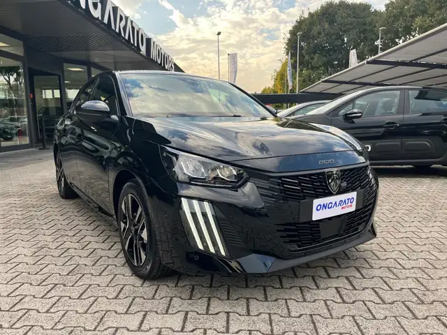 Peugeot 208 view 3