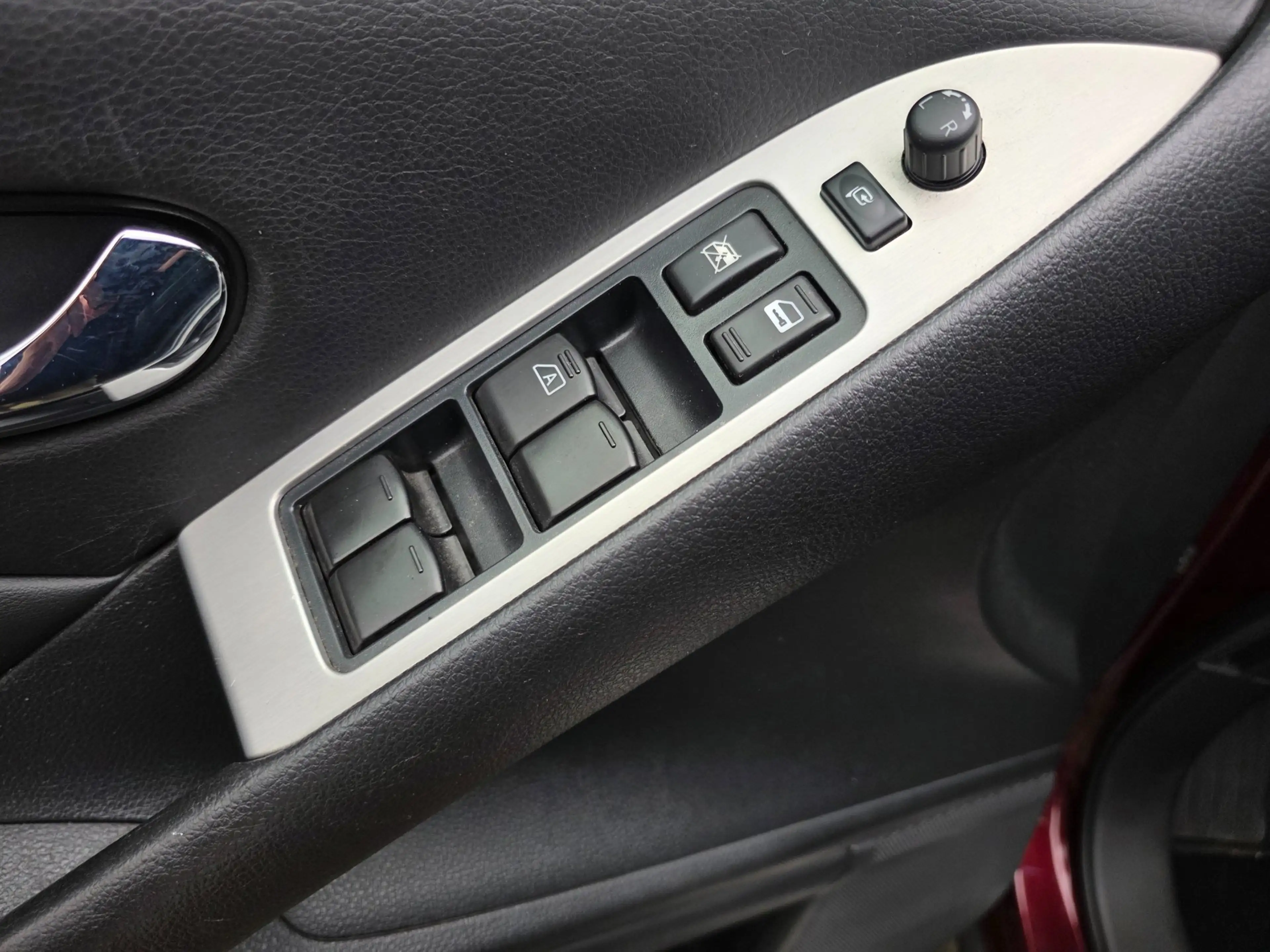 Nissan Murano 3.5 V6 / PANO / LEDER / CLIMATE / CAMERA / KEYLESS — photo 23