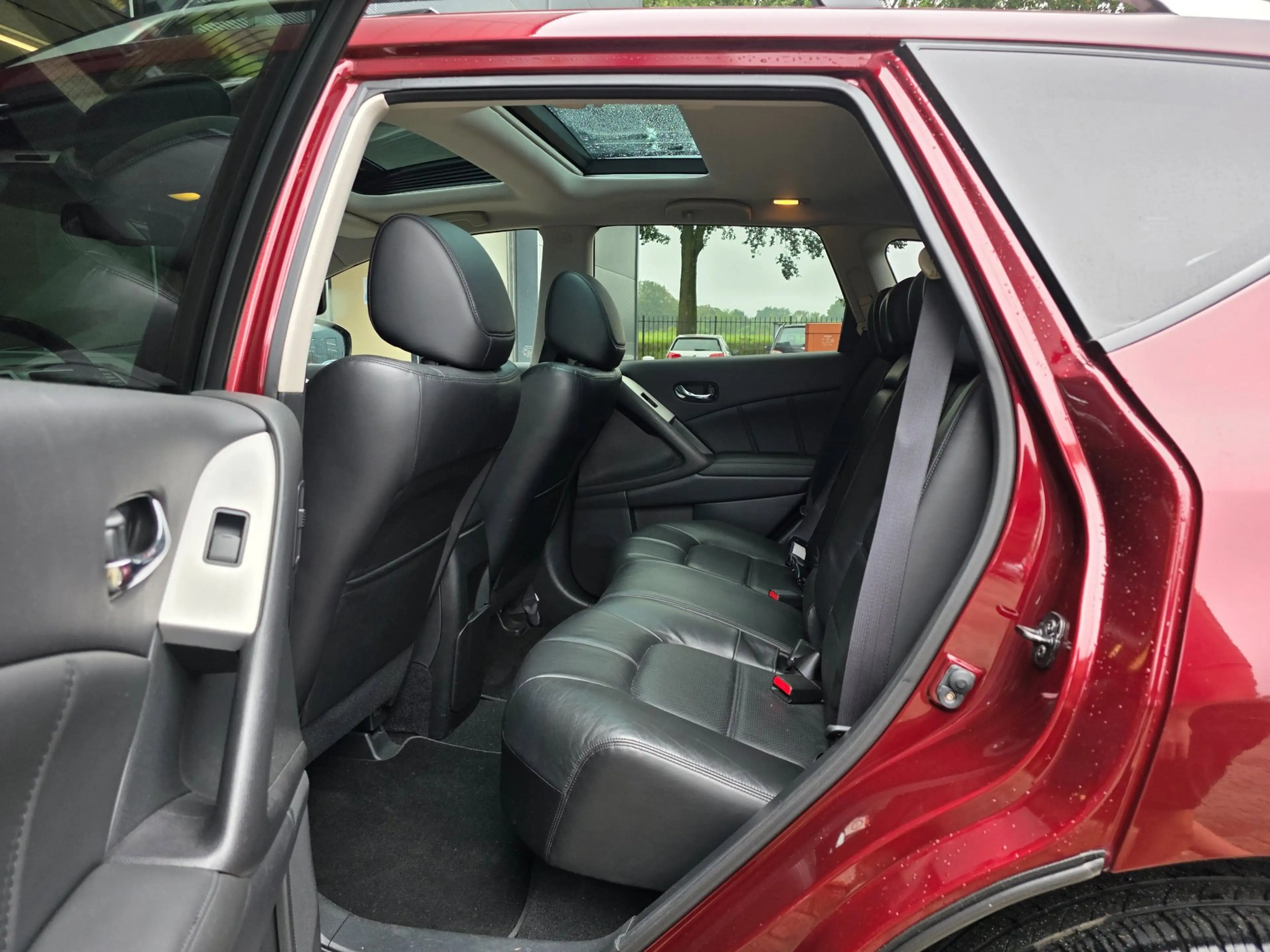 Nissan Murano 3.5 V6 / PANO / LEDER / CLIMATE / CAMERA / KEYLESS — photo 32