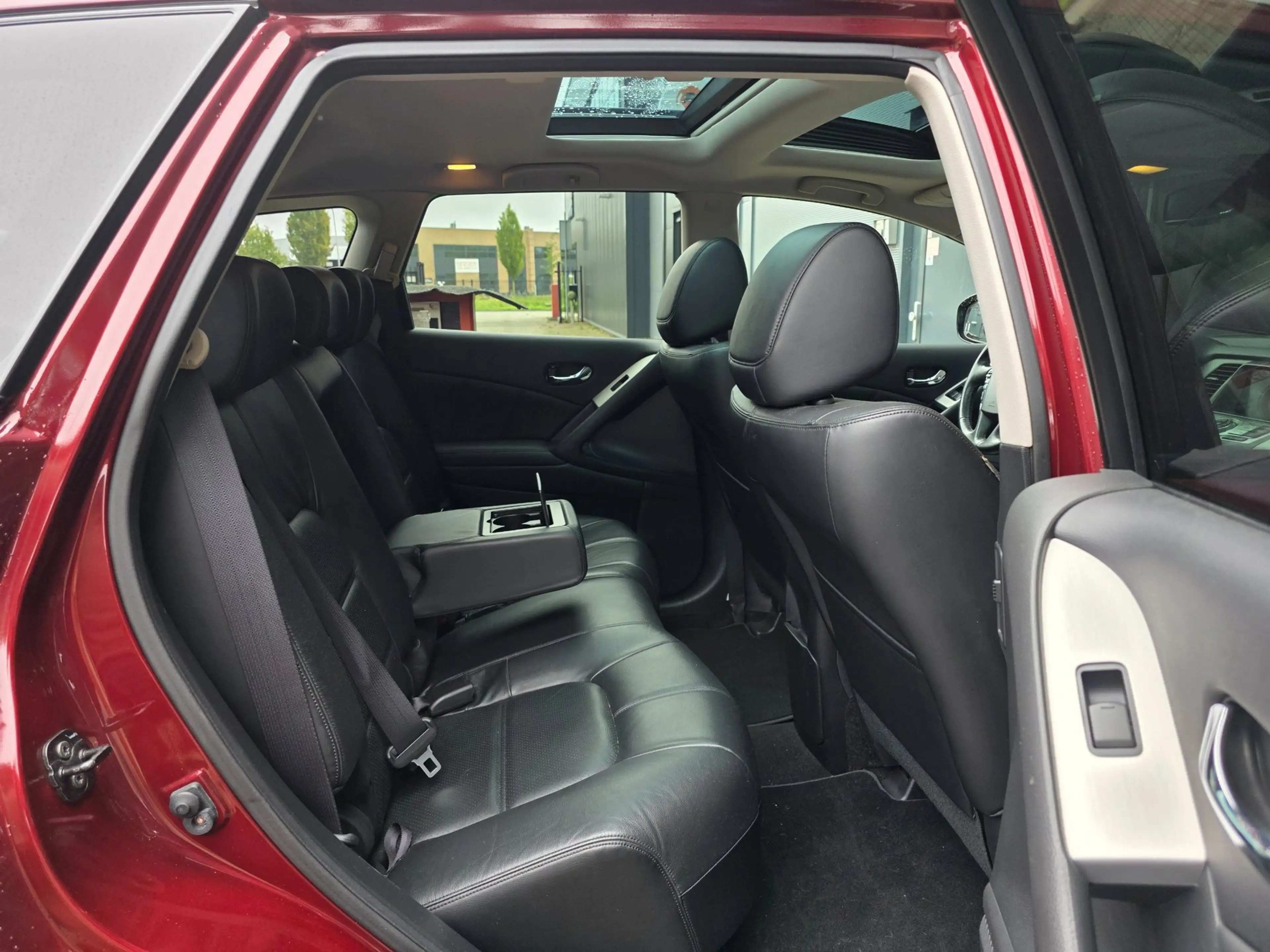 Nissan Murano 3.5 V6 / PANO / LEDER / CLIMATE / CAMERA / KEYLESS — photo 36