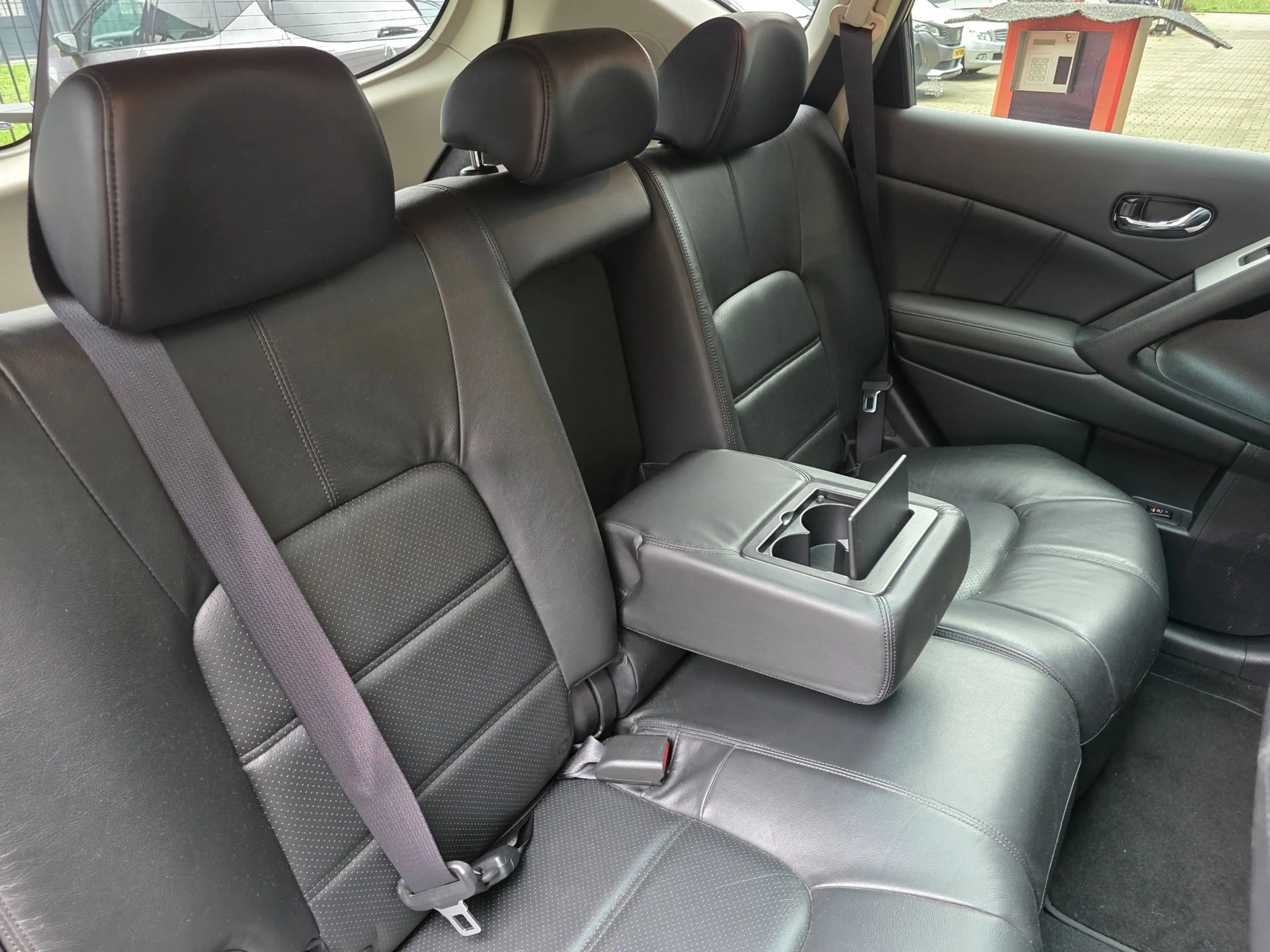 Nissan Murano 3.5 V6 / PANO / LEDER / CLIMATE / CAMERA / KEYLESS — photo 37