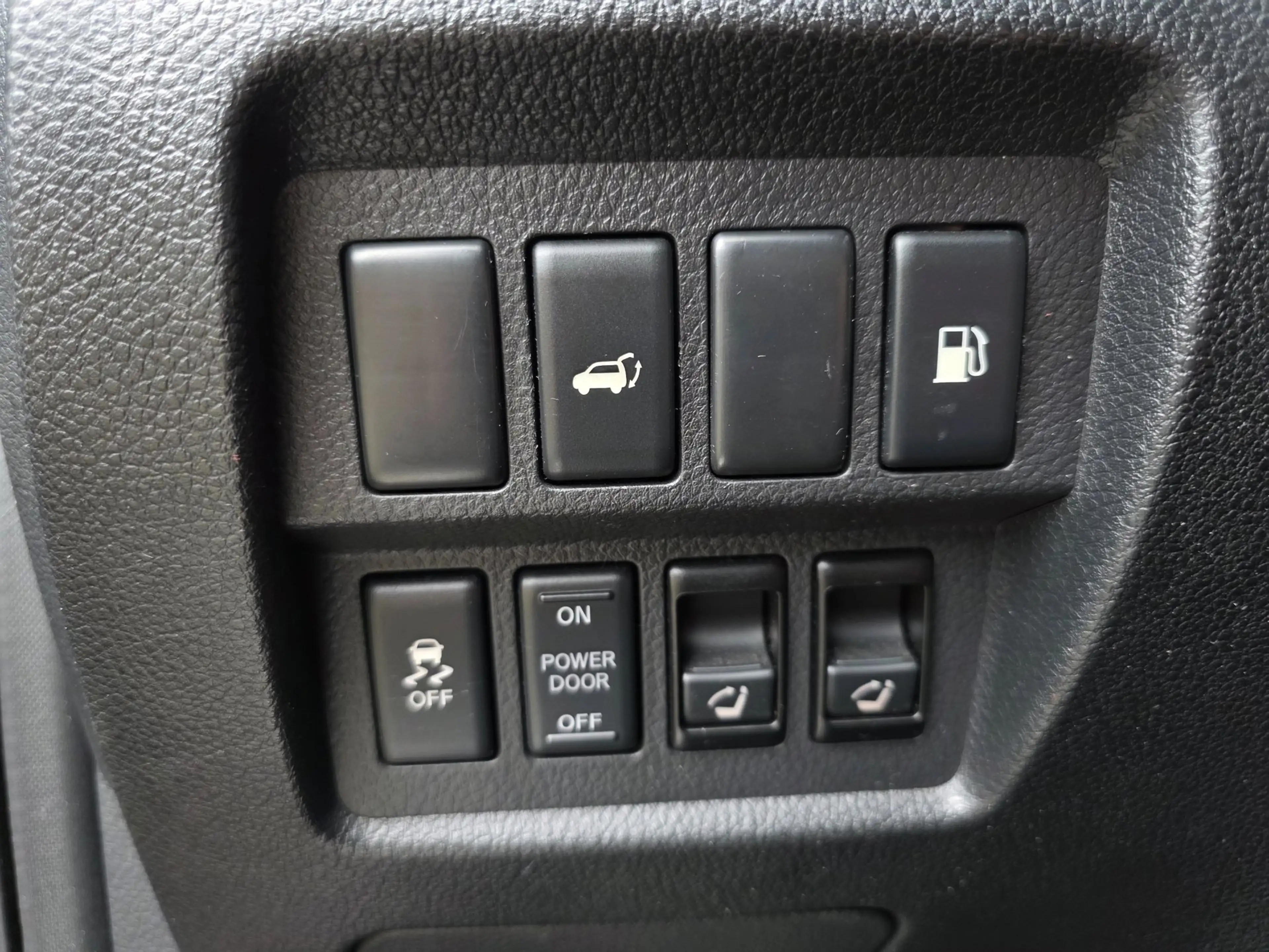 Nissan Murano 3.5 V6 / PANO / LEDER / CLIMATE / CAMERA / KEYLESS — photo 28