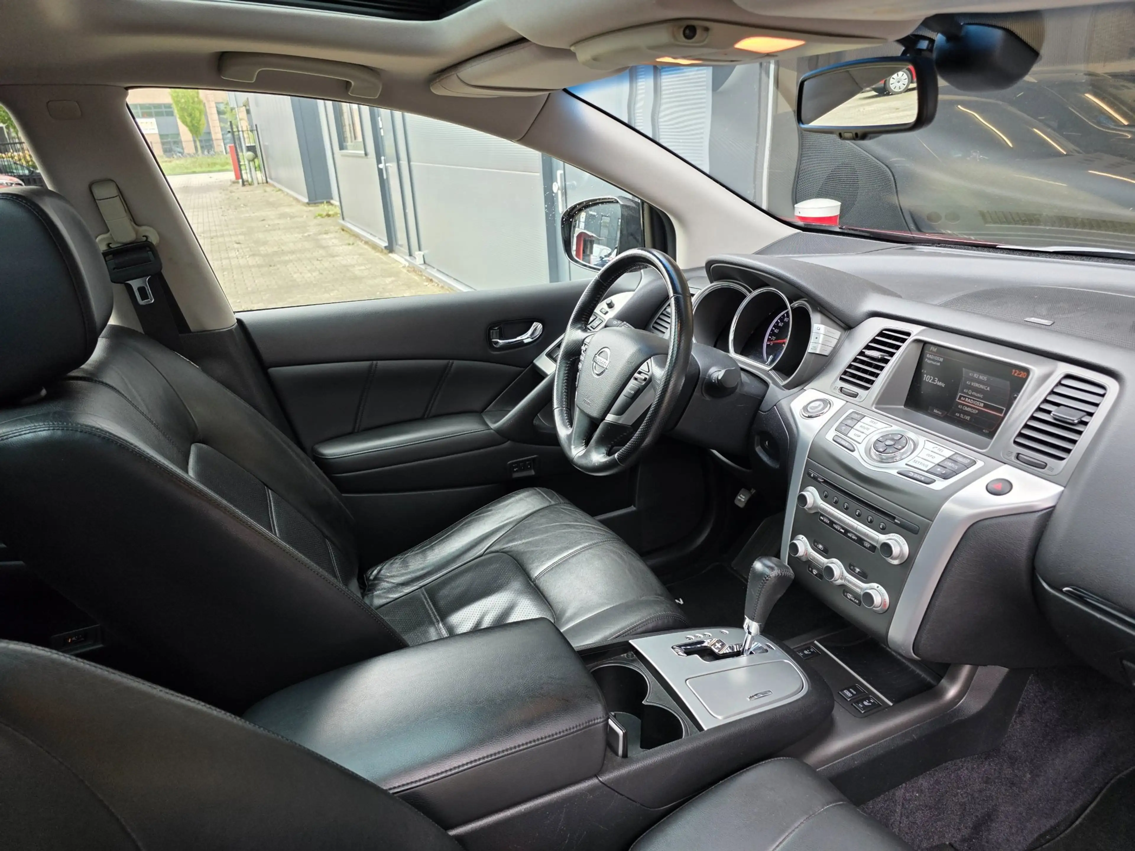 Nissan Murano 3.5 V6 / PANO / LEDER / CLIMATE / CAMERA / KEYLESS — photo 31