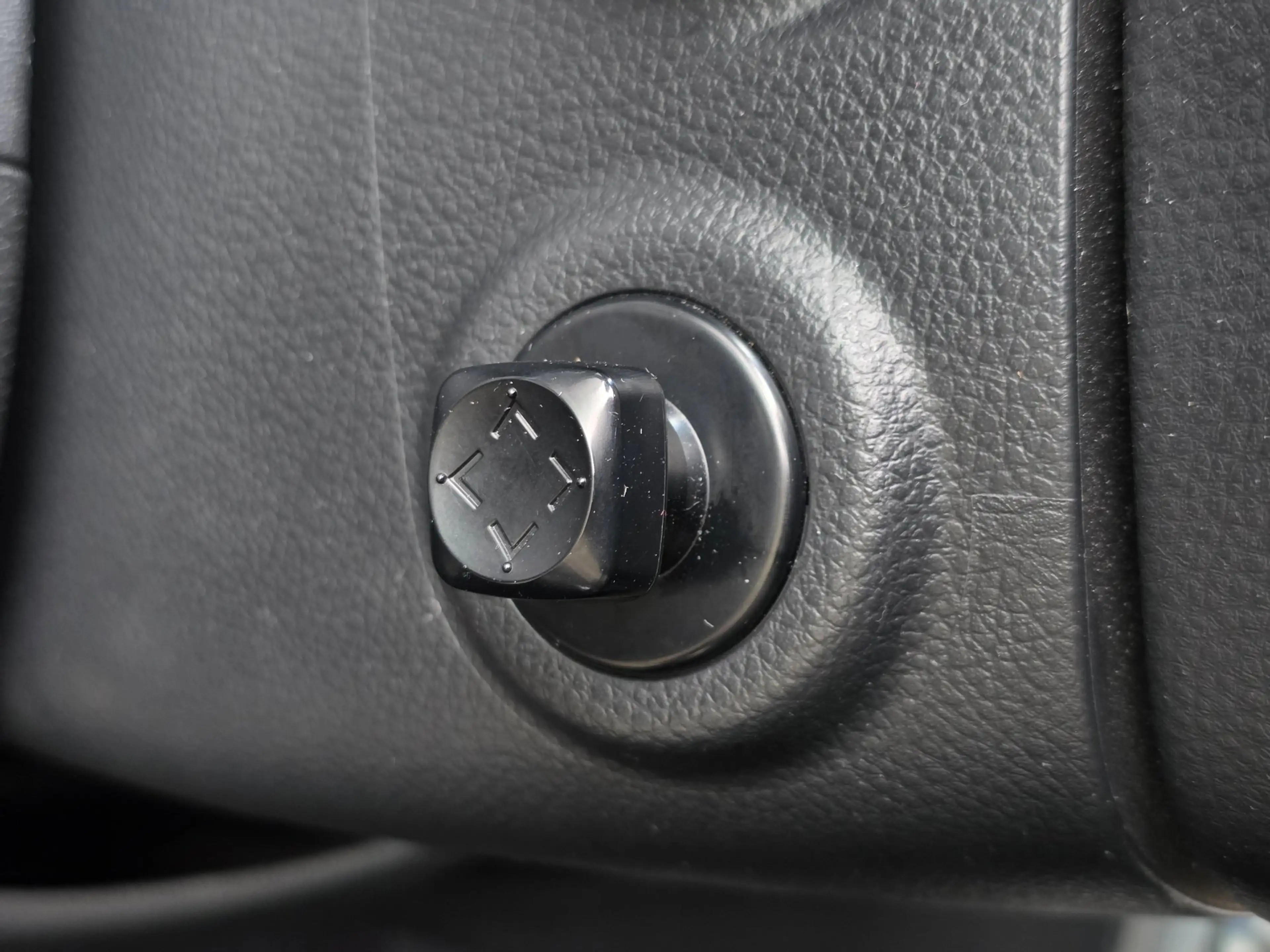 Nissan Murano 3.5 V6 / PANO / LEDER / CLIMATE / CAMERA / KEYLESS — photo 48