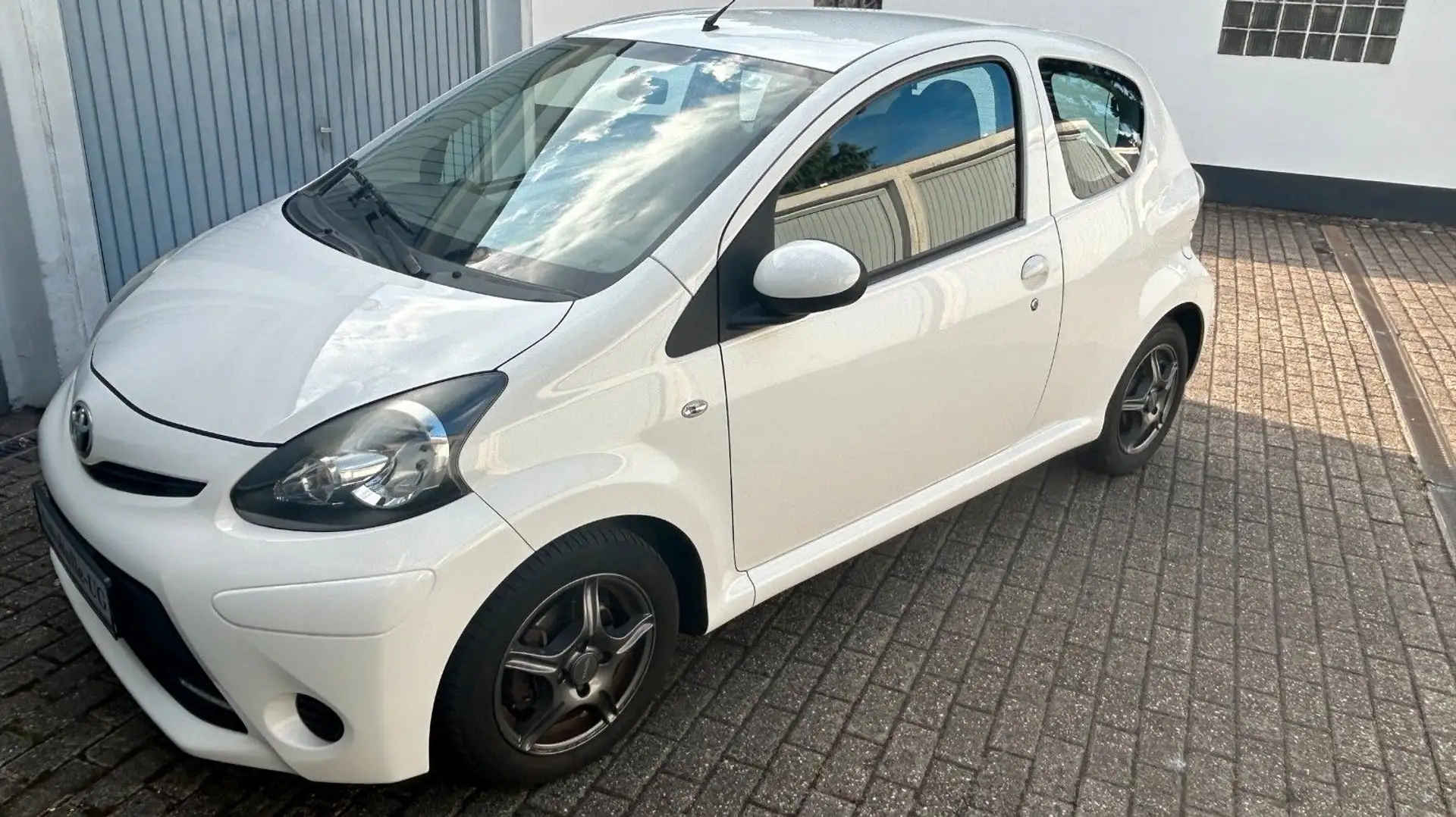 Toyota Aygo 1,0 Cool / Klima / 2.Hd. Blanc - 1
