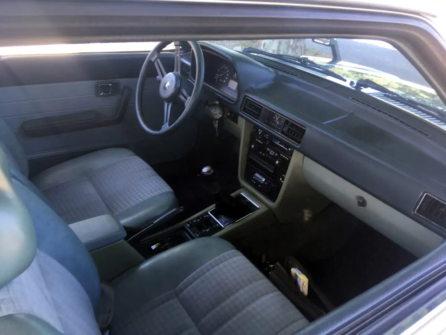 Mazda 626 Coupé 2 portes Grau - 2