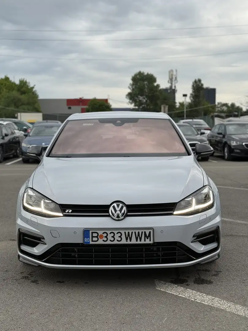 Volkswagen Golf R - 1