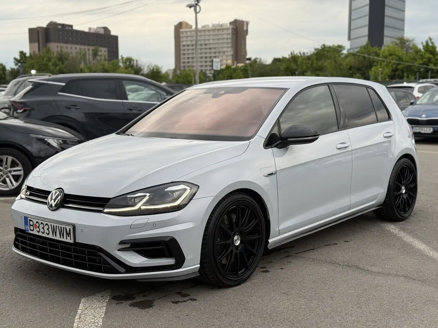 Volkswagen Golf R - 2
