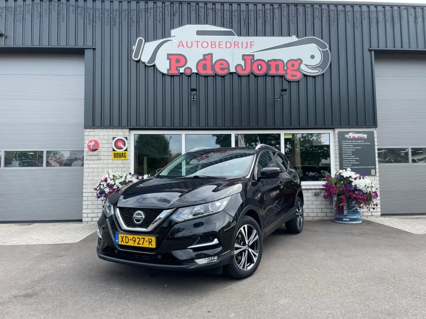 Nissan Qashqai 1.2 N-CONNECTA AUTOMAAT, Panoramadak, Camera, nieu Zwart - 1
