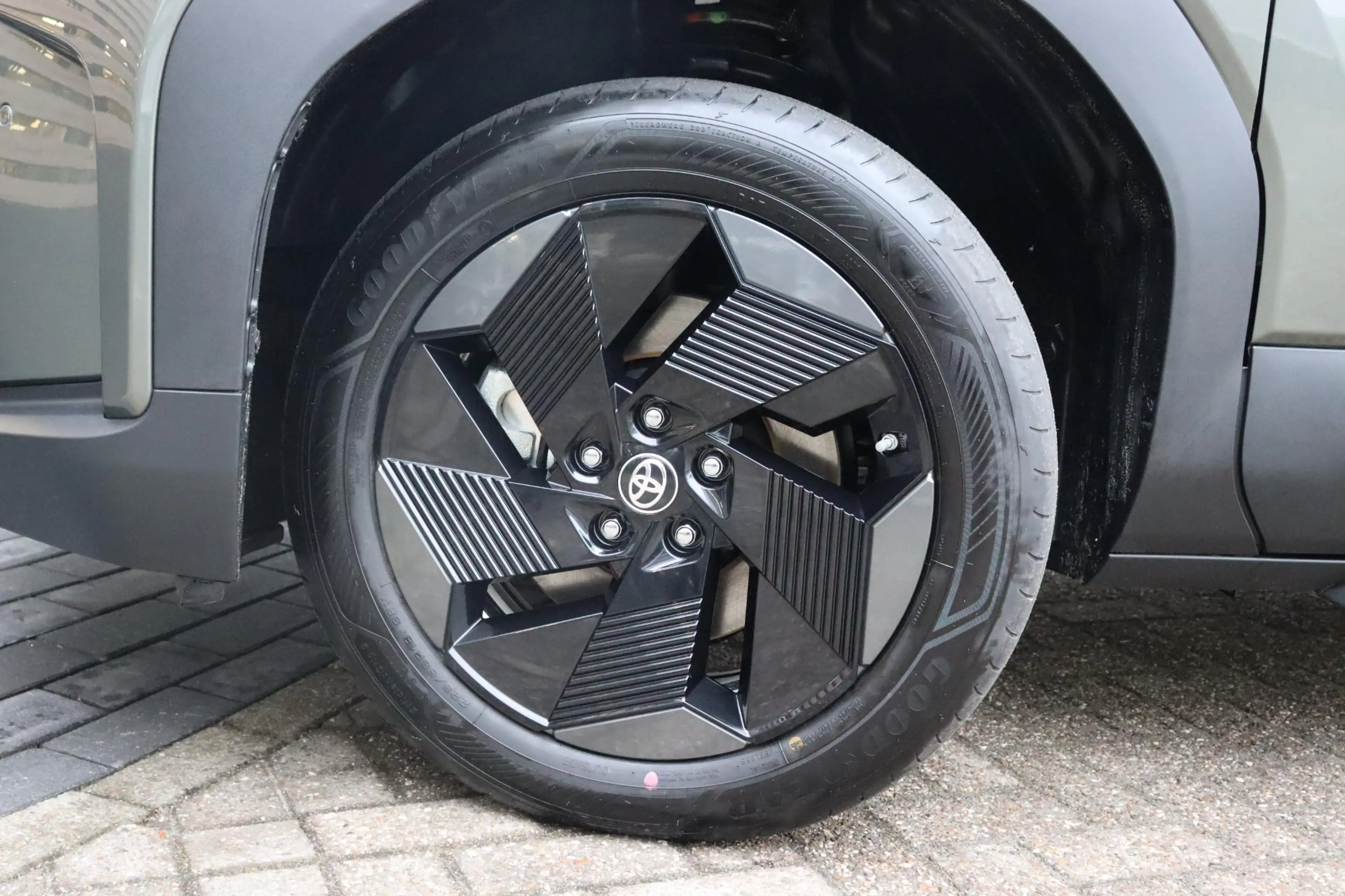 Toyota Urban Cruiser Dynamic 61 kWh , Nieuw en direct leverbaar met €1. — photo 3