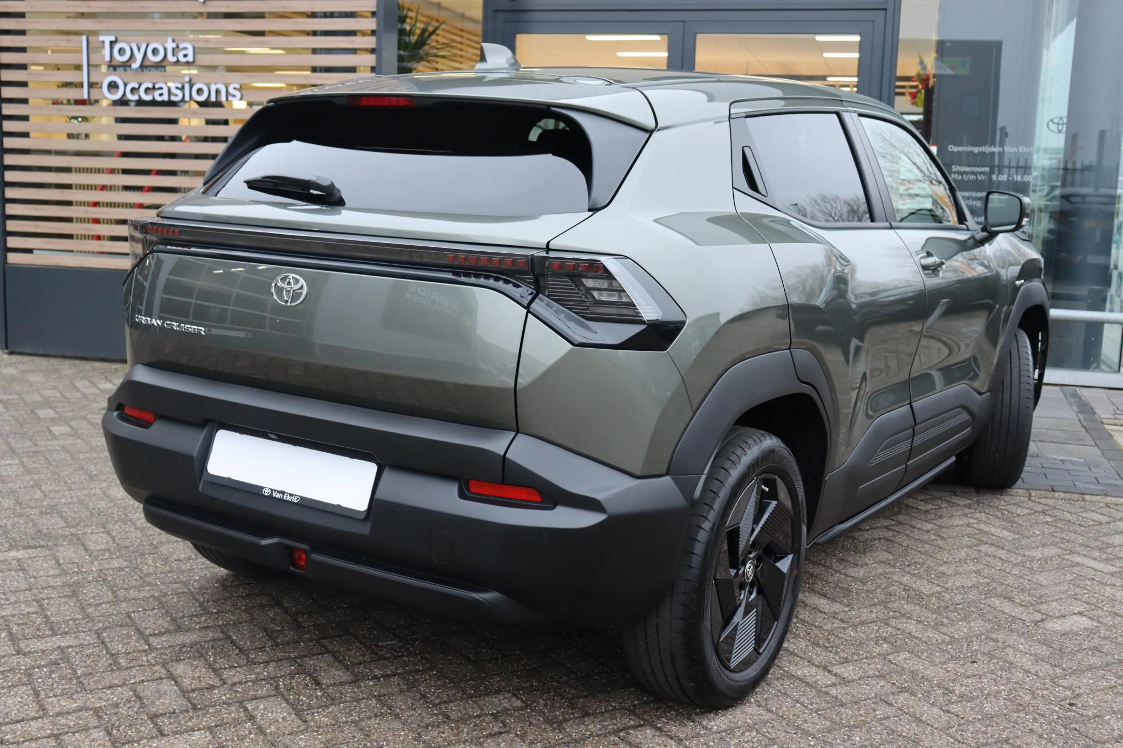 Toyota Urban Cruiser Dynamic 61 kWh , Nieuw en direct leverbaar met €1. — photo 14