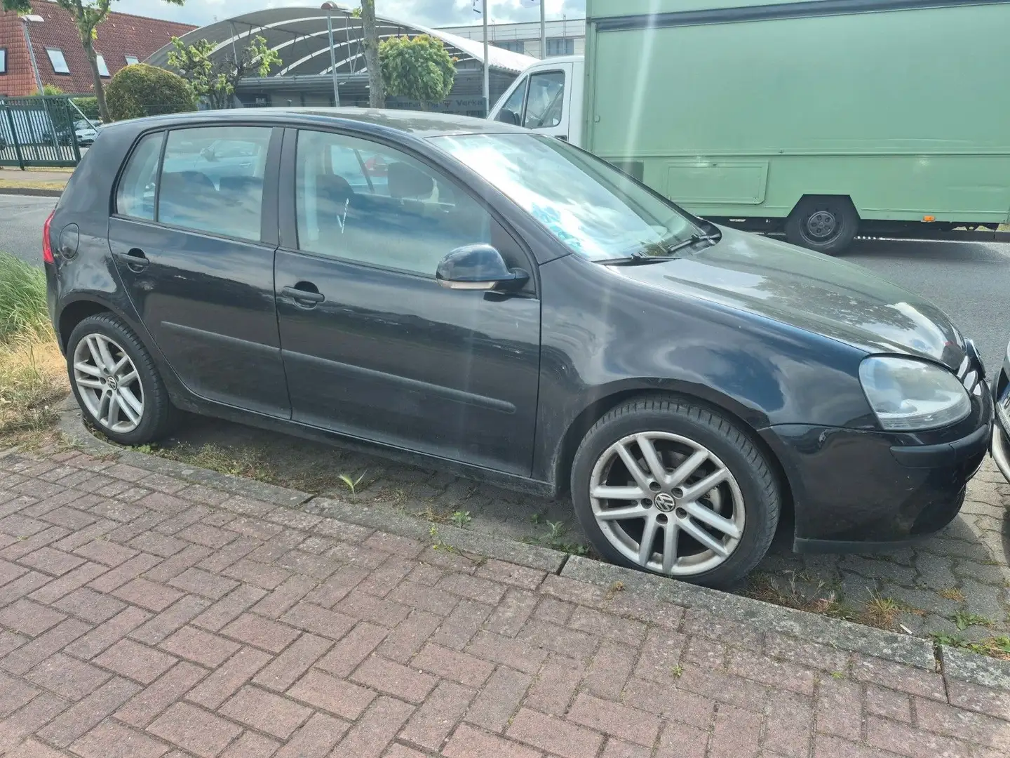 Volkswagen Golf V Lim. Comfortline 1.6 Benzin Navi Schwarz - 1