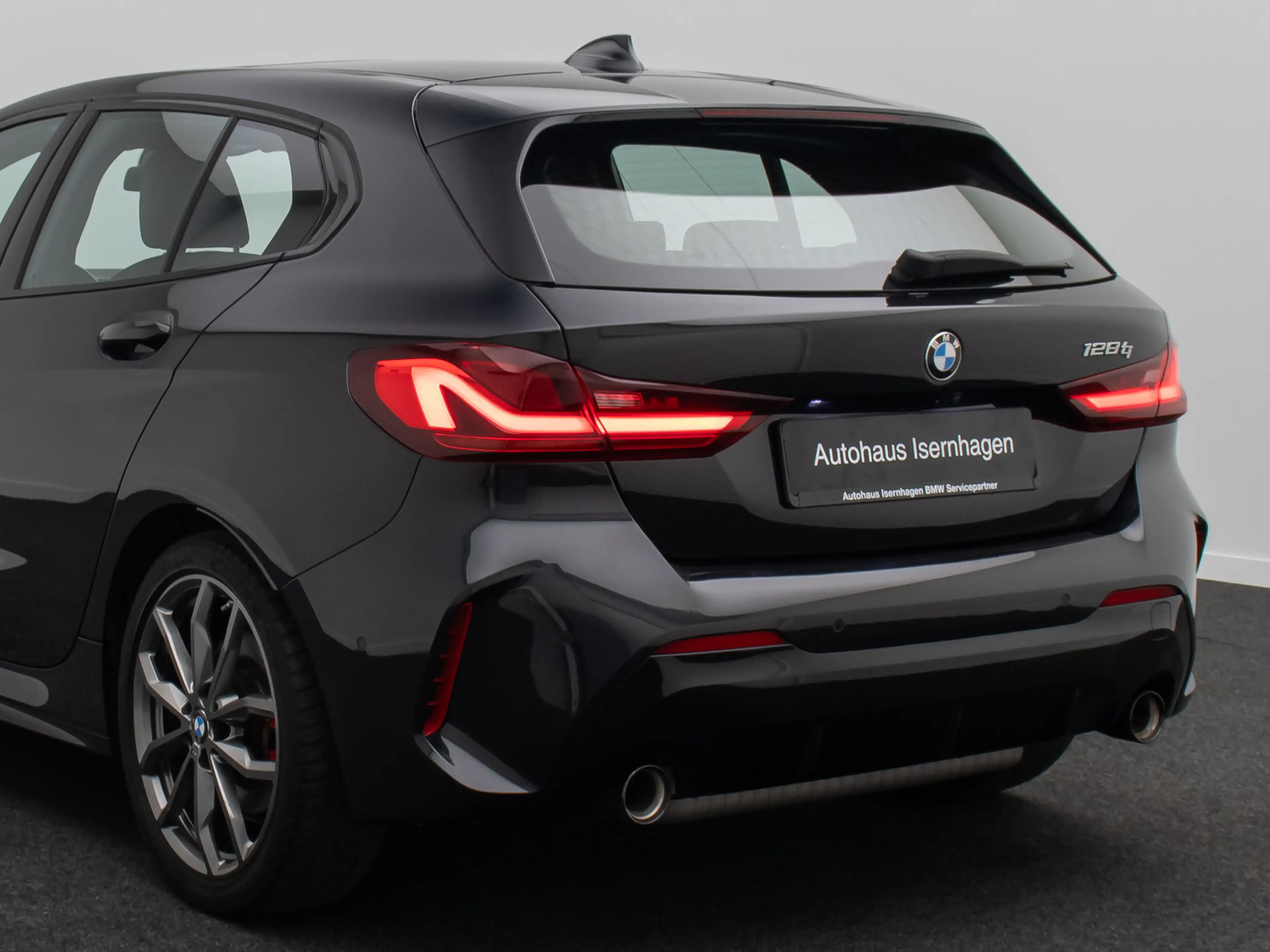 BMW 128 M Sport HUD DAB Panorama HiFi Kamera Leder — photo 17