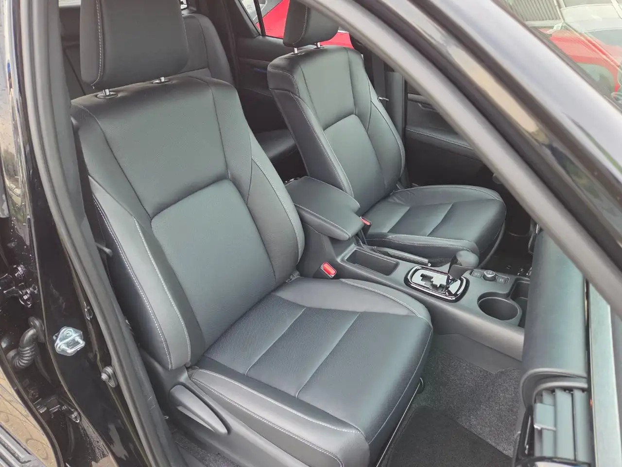 Toyota Hilux 2.8 D-4D 4x4 Double Cab Invincible Navi JBL 12