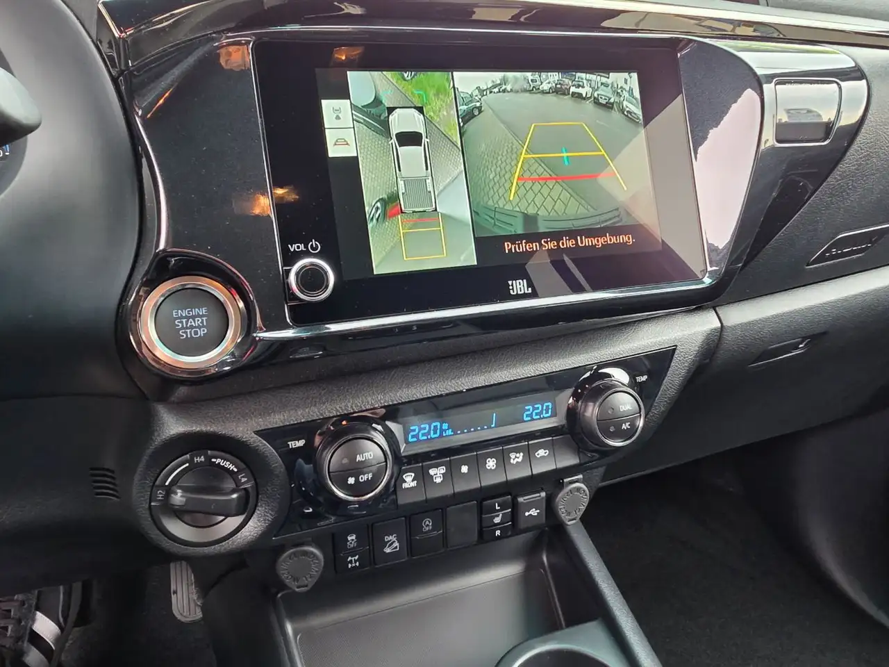 Toyota Hilux 2.8 D-4D 4x4 Double Cab Invincible Navi JBL 16