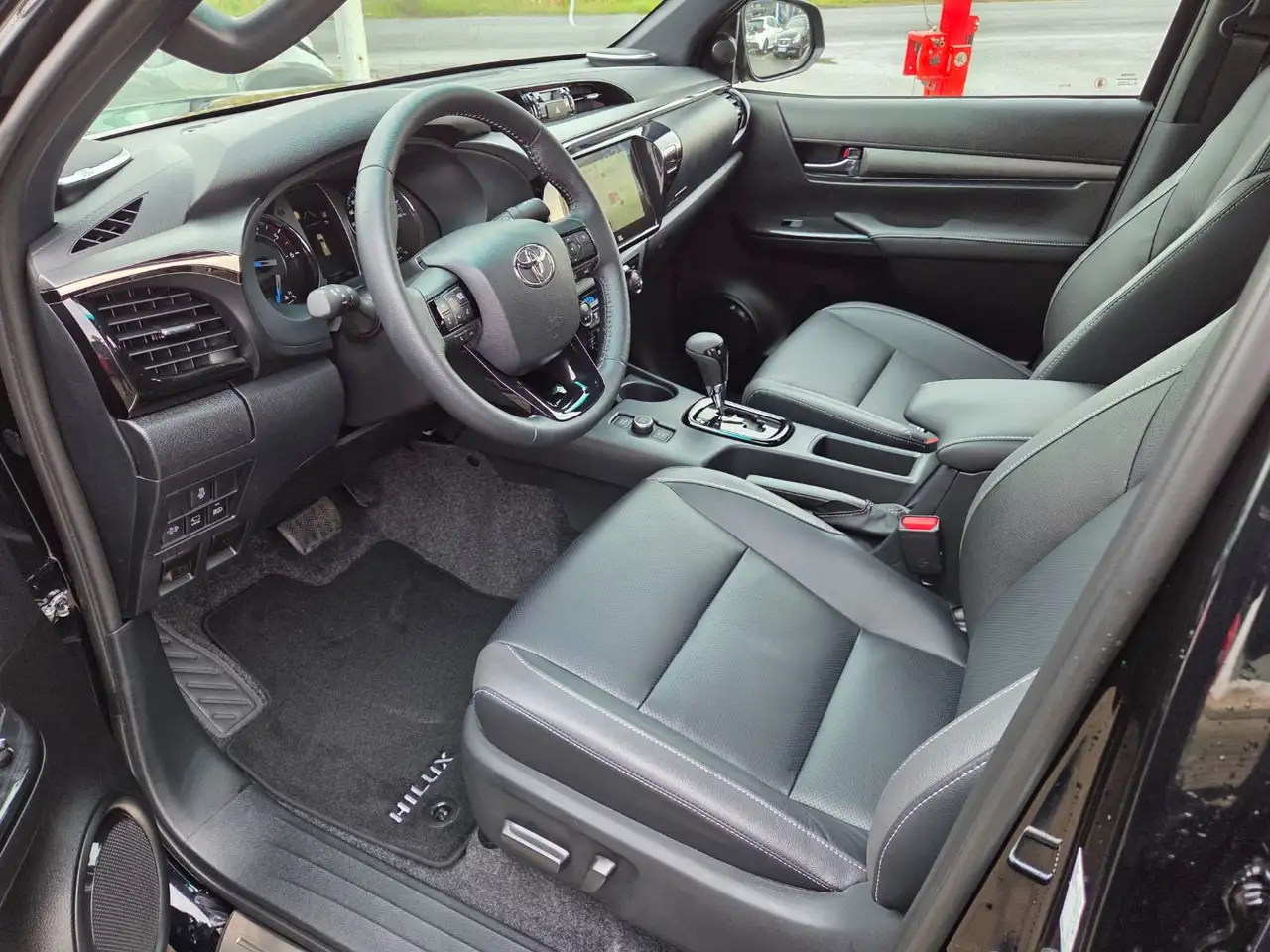 Toyota Hilux 2.8 D-4D 4x4 Double Cab Invincible Navi JBL 8