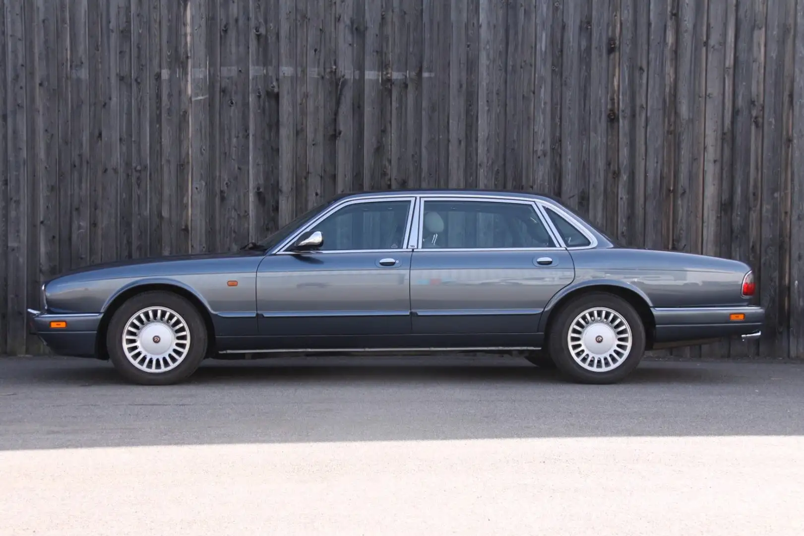 Jaguar Daimler Double Six Majestic 2 Jahre Garantie Gris - 2