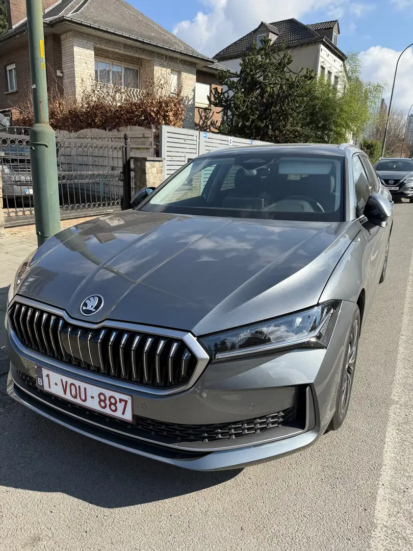 Skoda Superb Superb Combi 1.5 TSI mHEV DSG Essence Grijs - 1