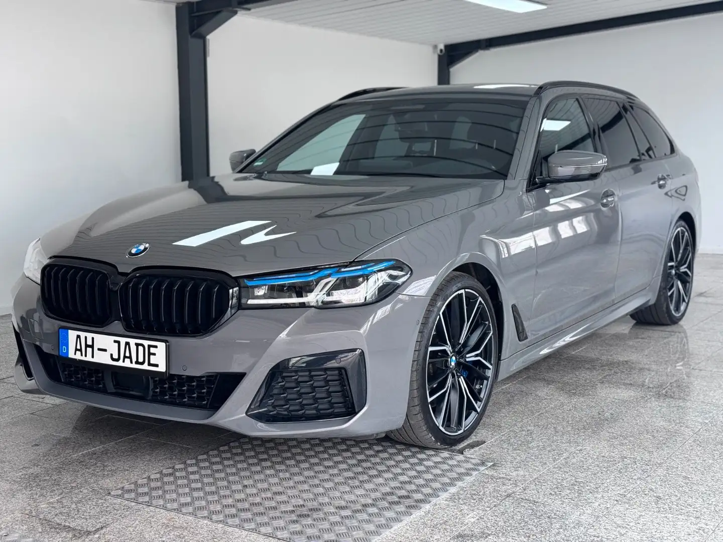BMW 530 Touring d xDrive *M-Sport*Laser*H/K*HuD*Pano Gri - 2