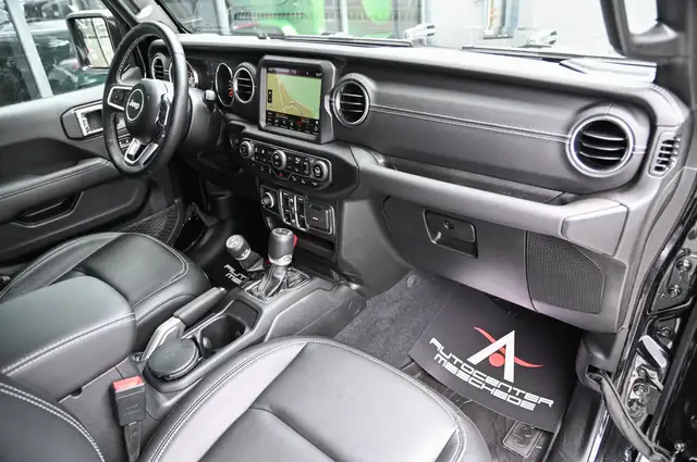 Jeep Gladiator view 12