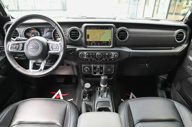 Jeep Gladiator view 11