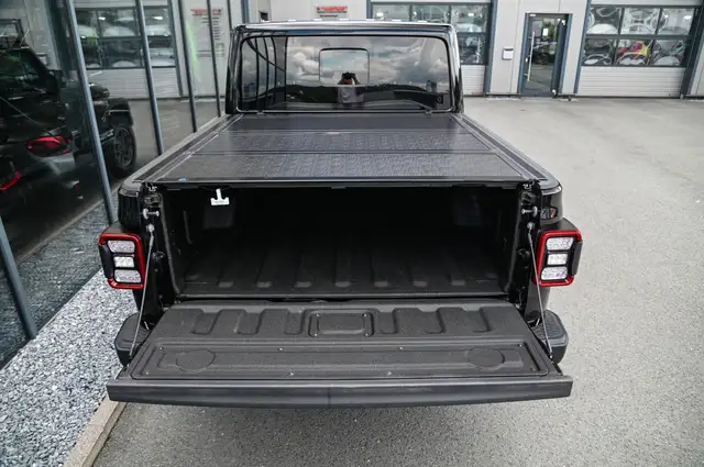 Jeep Gladiator view 9