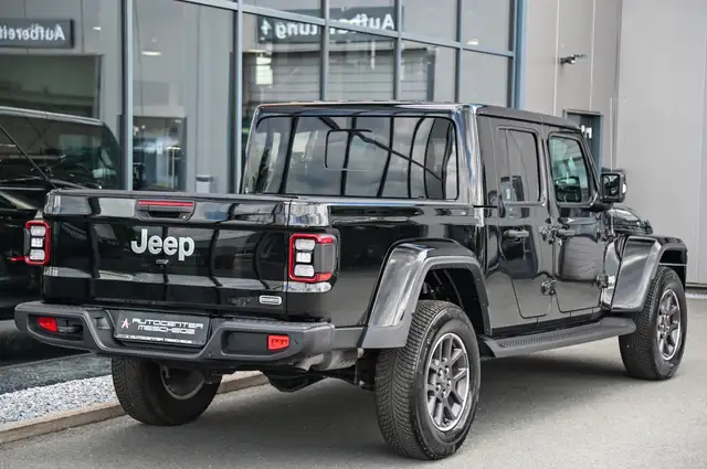 Jeep Gladiator view 4